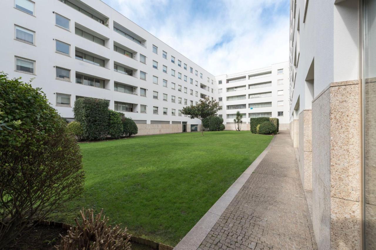Lovelystay - Oporto Beach Apartment With 2 Free Parking Spots Matosinhos  Bagian luar foto